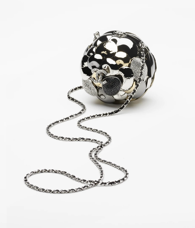 Clutch, Chanel (preço sob consulta)