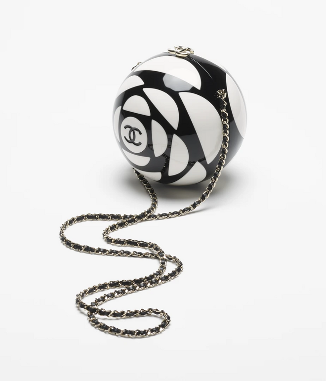 Clutch, Chanel (preço sob consulta)