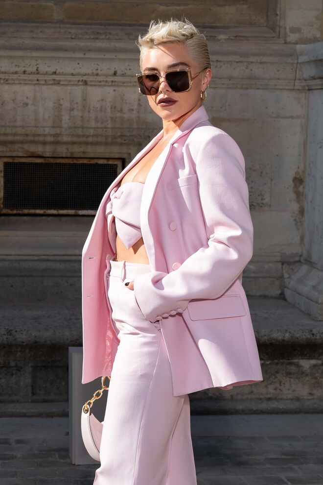 Florence Pugh no desfile Valentino Womenswear Spring/Summer 2024, no âmbito da Semana da Moda de Paris.