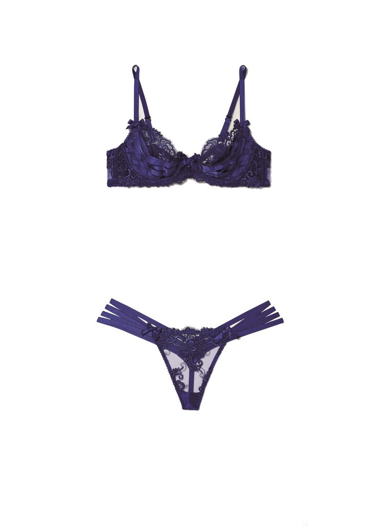 Soutien em seda, €645, e cuecas em seda, €350, Agent Provocateur em Netaporter.com