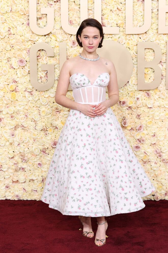 Cailee Spaeny em Miu Miu personalizado.