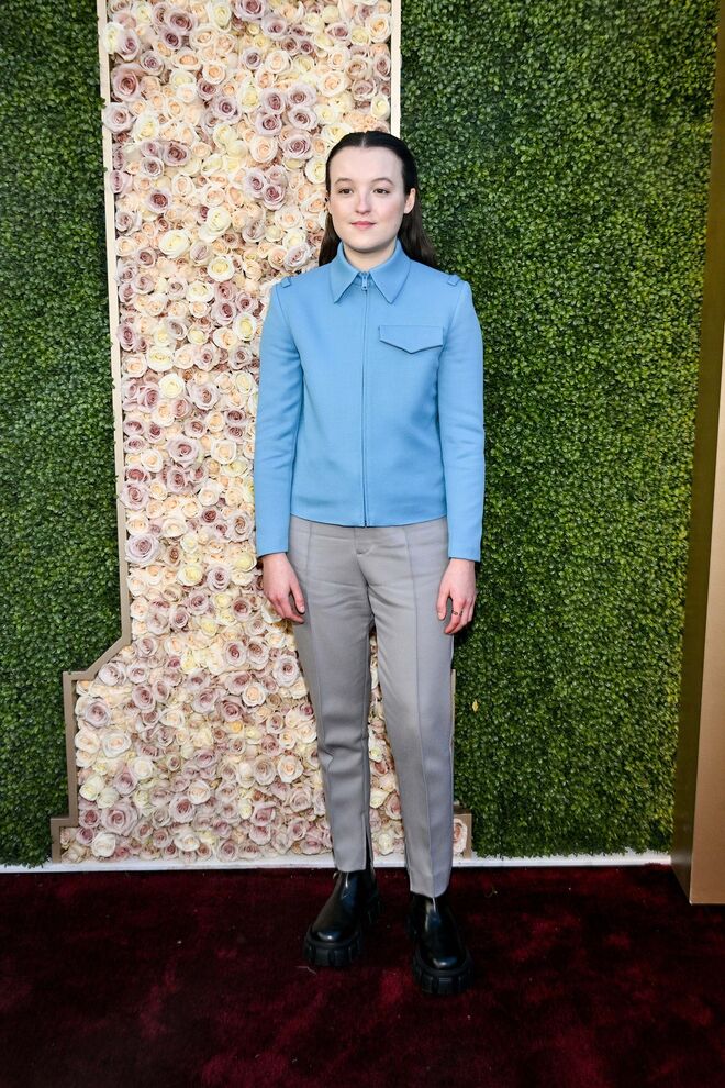 Bella Ramsey em Prada.