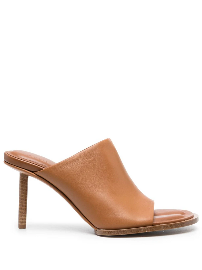 Mules, antes €580, agora €348, Jacquemus na Stivali.