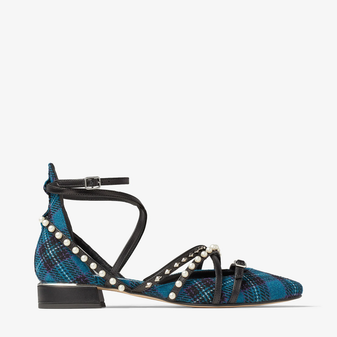 Sapatos Celestia, €425, Jimmy Choo.