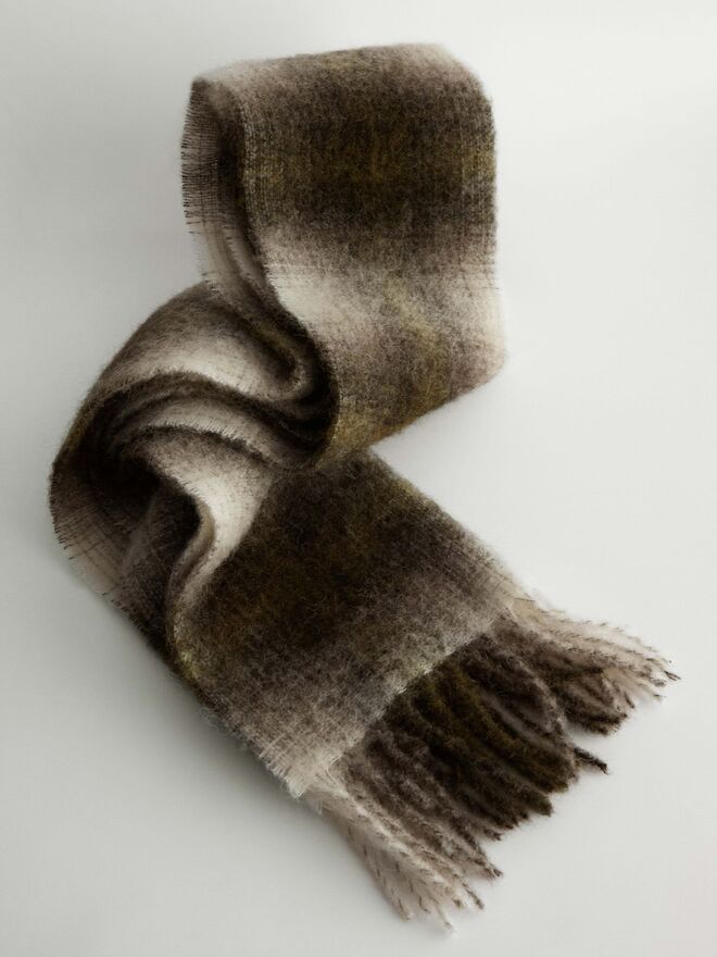 Cachecol, €39,95, Massimo Dutti.