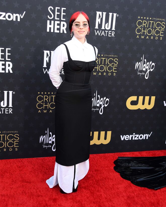 Billie Eilish em Thom Browne.