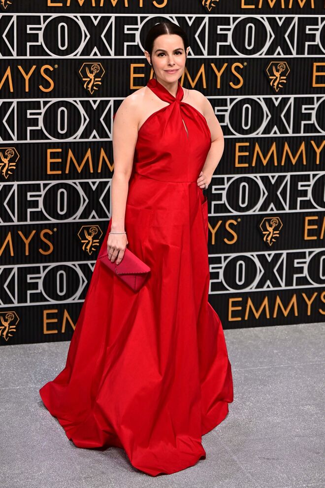Emily Hampshire em Carolina Herrera.