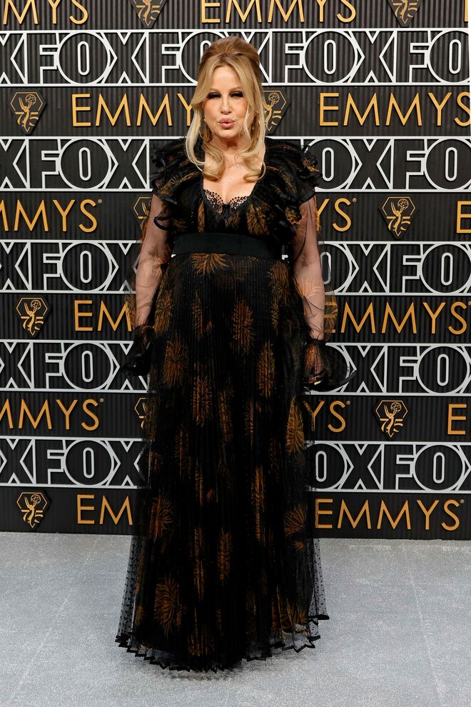Jennifer Coolidge em Etro.