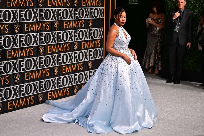 Dominique Fishback em Miu Miu.
