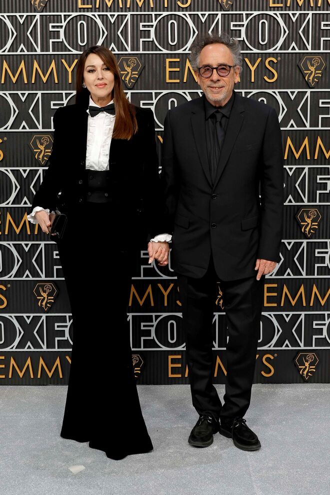Monica Belluci, em Saint Laurent, e Tim Burton.