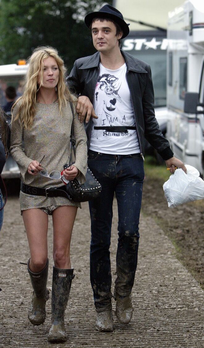 Peter Doherty and Kate Moss em Glastonbury, 2005.