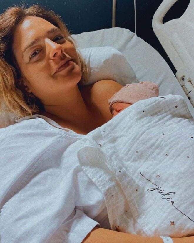 Chama-se Júlia e nasceu no dia 24 de março 2023.