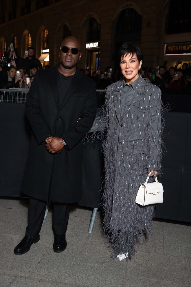 Kris Jenner e Corey Gamble no desfile Valentino Haute Couture primavera/verão 2024.
