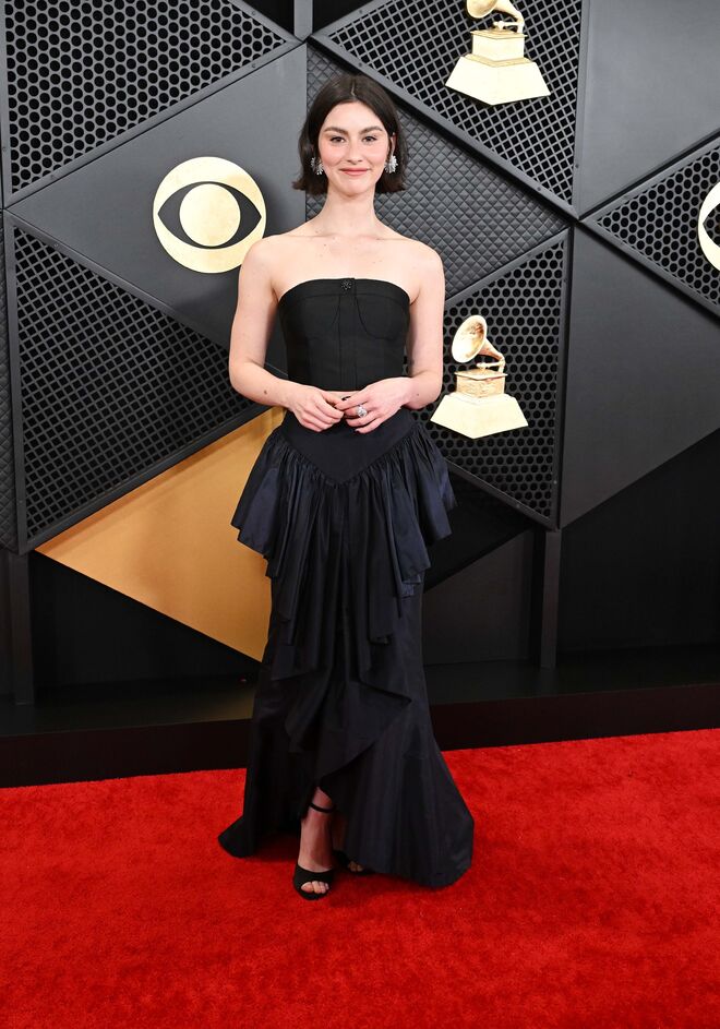 Gracie Abrams em Chanel.