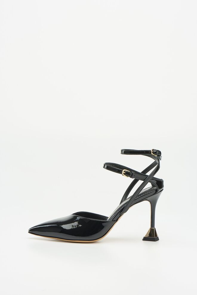 Sapatos Scarlet, €398, Luís Onofre.