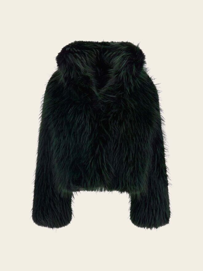 Casaco em pelo, €380, Guess.