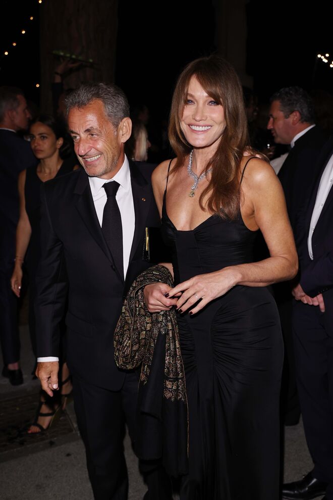 Carla Bruni-Sarkozy e Nicolas Sarkozy (1,75m- 1,65m).