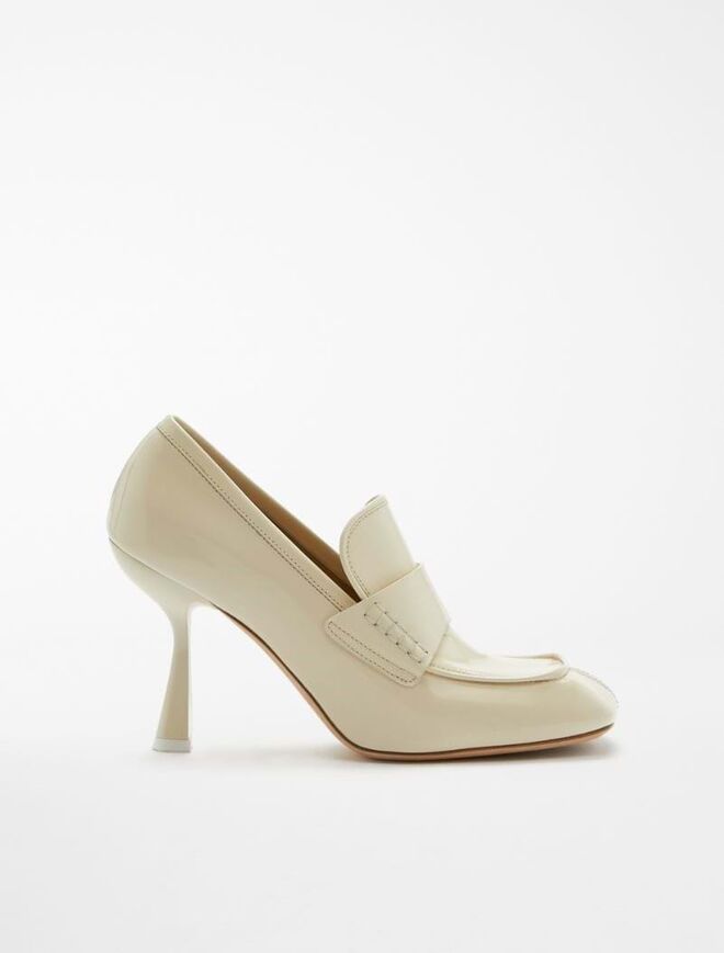 Sapatos em pele, €649, Sportmax.