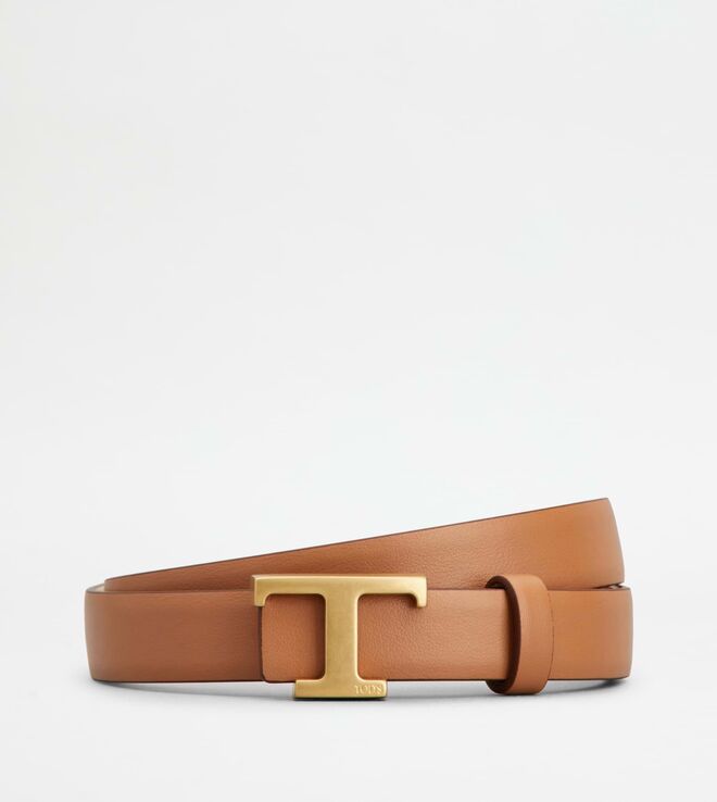 Cinto T Timeless reversivel em pele,€350, Tods.