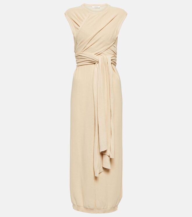 Vestido em malha, €553, Lemaire em Mytheresa.com.
