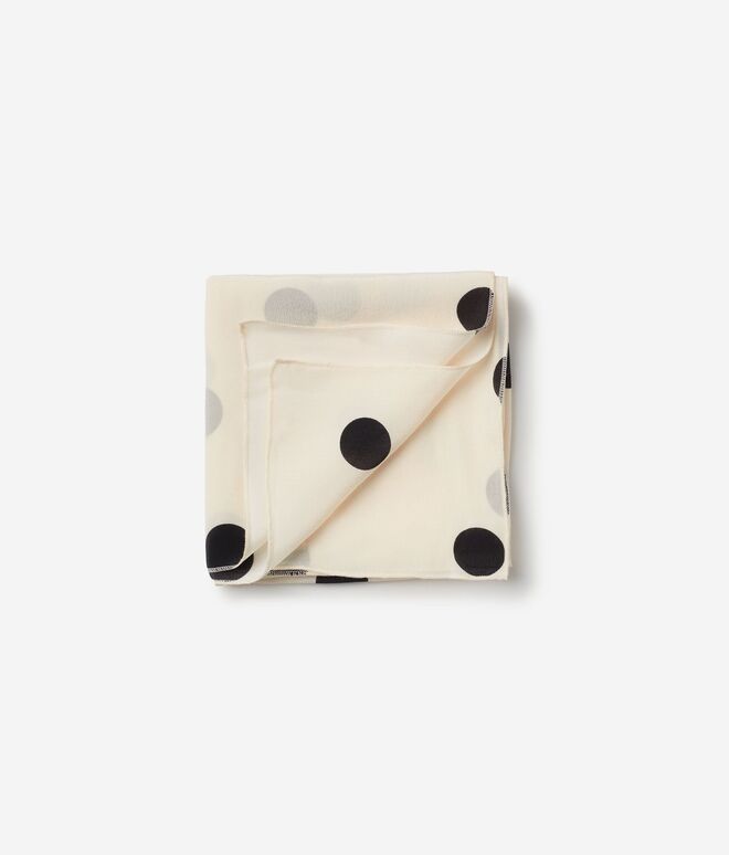 Lenço em seda, €58, Falconeri.