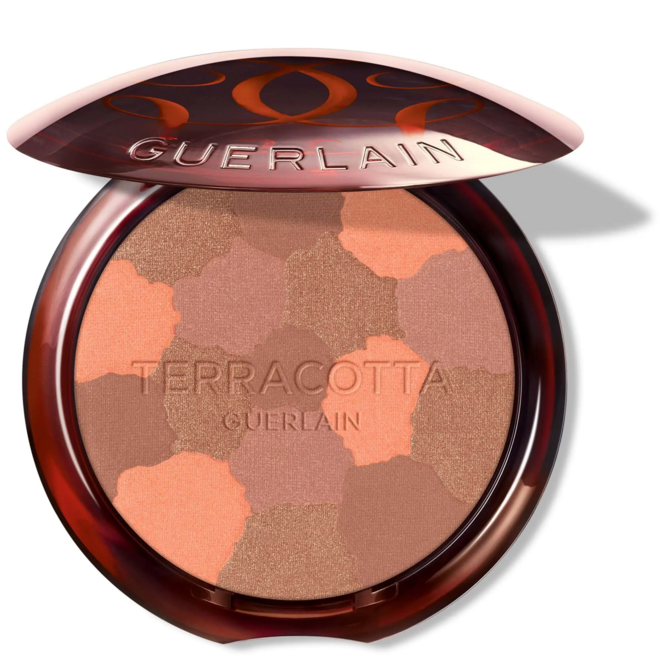 "Terracotta Guerlain, todos os dias" (Terracotta Light, €57,85, Guerlain)