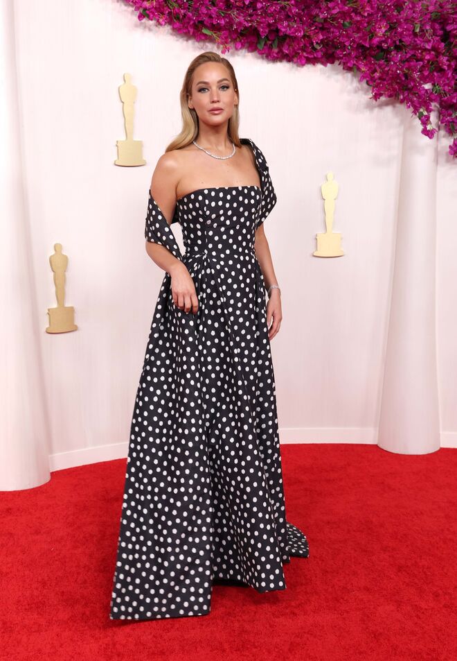 Jennifer Lawrence em Dior alta-costura e Swarovski