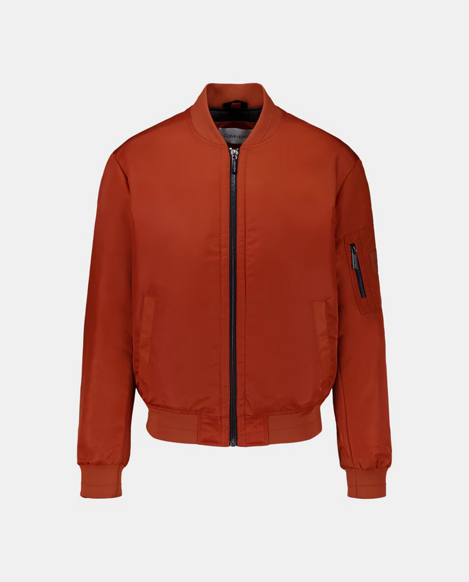 Blusão, €259,90, Calvin Klein, no El Corte Inglés.