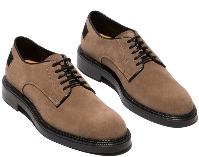 Sapatos, €140, Fly London.