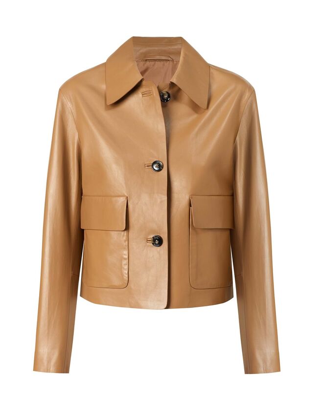 Casaco em pele, €199,99, Mango.