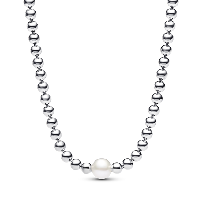 Colar em prata 925, pérola de cultura e zircónias, €149, Pandora.