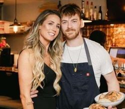 Chef britânico abandona mulher grávida e internet move-se para o encontrar