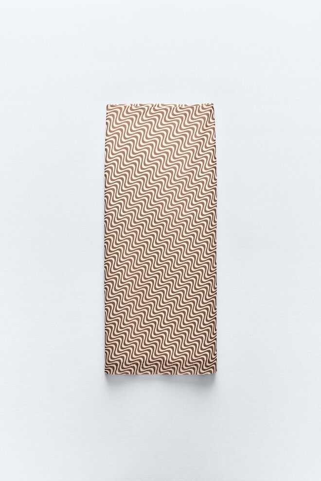 Saia em malha, €17,99, Zara.