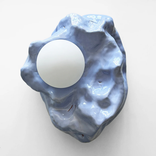 Candeeiro de parede Scone, €570, Anna Deminova, na Sal Concept Store.