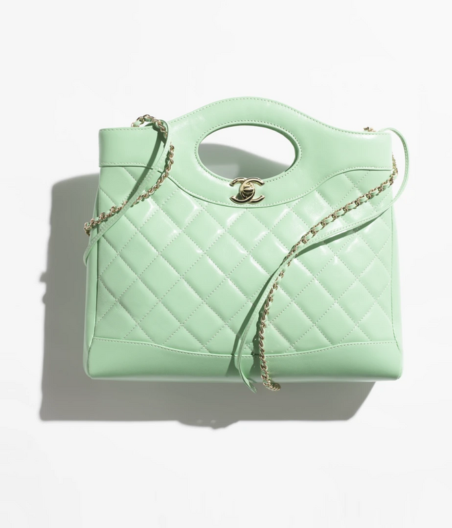 Carteira, €5450, Chanel.