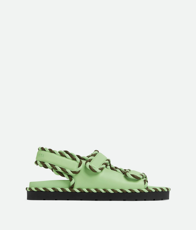 Sandálias Jack Flat, €990, Bottega Veneta.