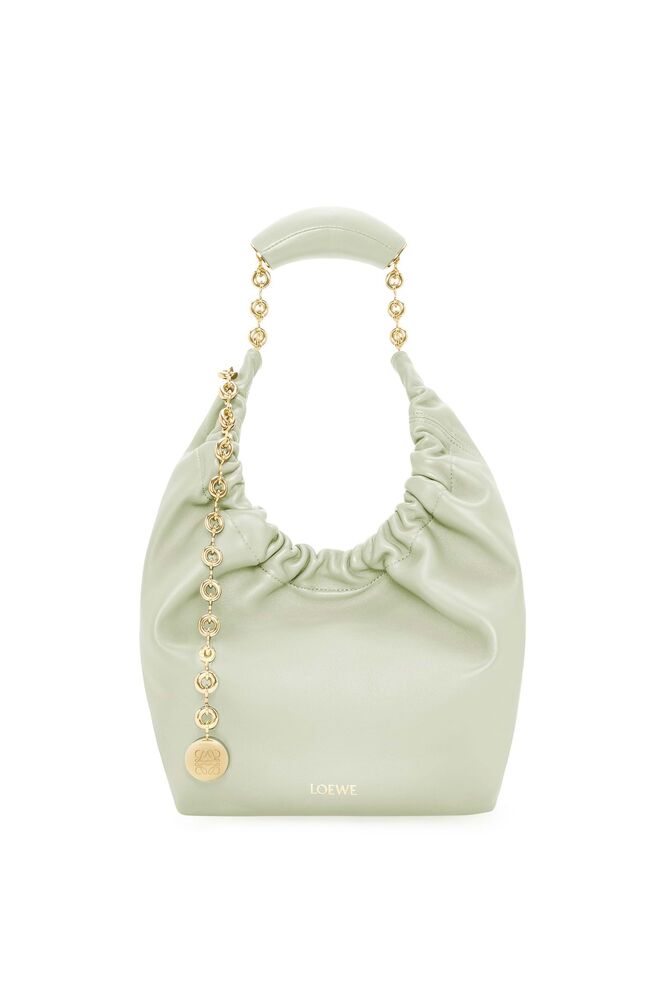 Carteira Small Squeeze, €3200, Loewe.