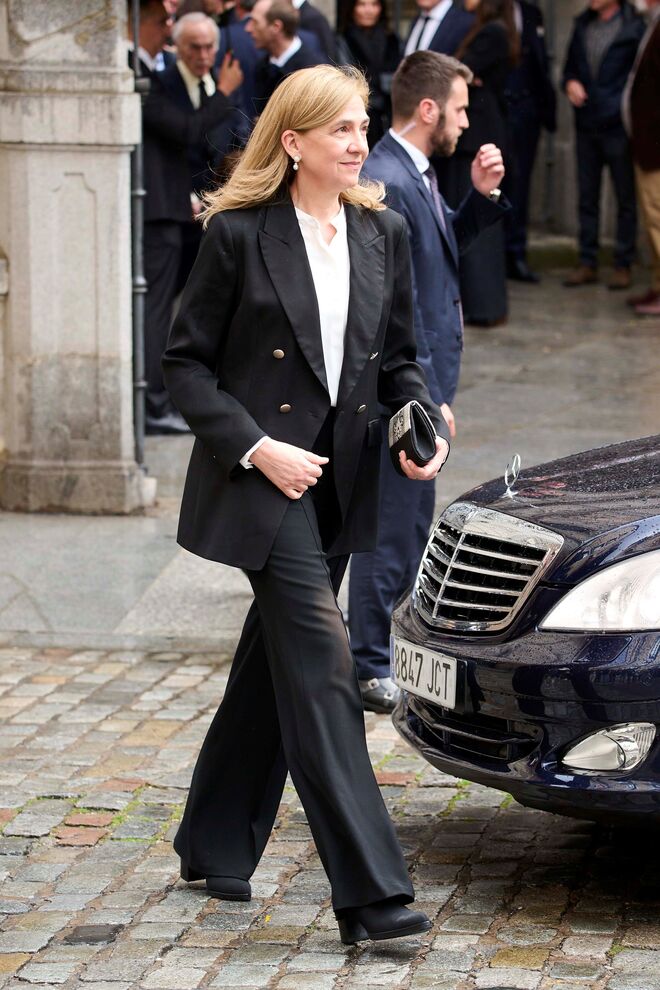 A infanta a sair da missa de homenagem a Fernando Gómez-Acebo a 8 de abril de 2024 em Madrid, Espanha. 