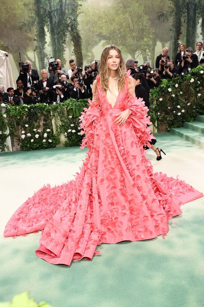  Jessica Biel em Giambattista Valli.