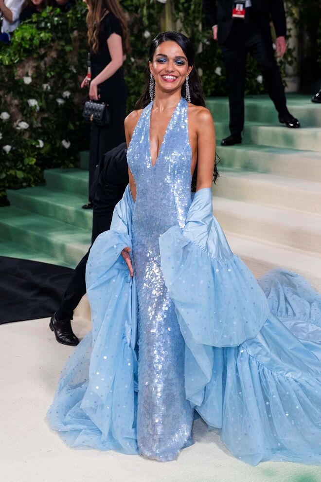 Rachel Zegler em Michael Kors.