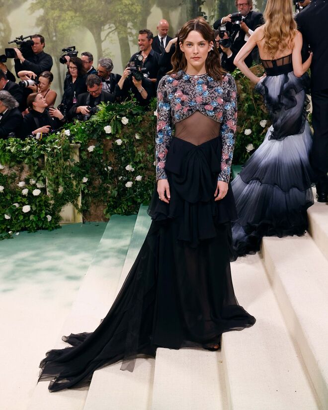 Riley Keough em Chanel.