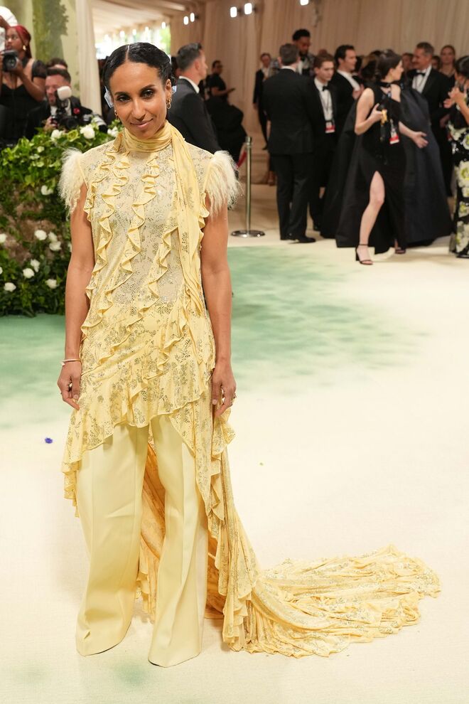 Chioma Nnadi em Burberry.