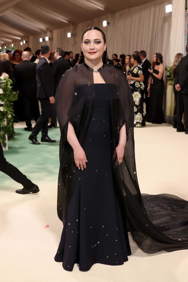  Lily Gladstone em Gabriela Hearst.