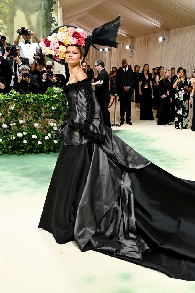 Zendaya em Vintage Givenchy.