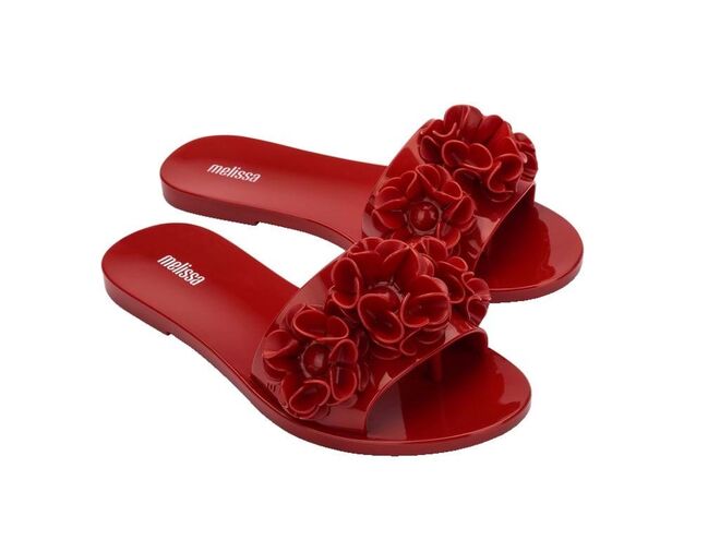 Sandálias, €50, Melissa.