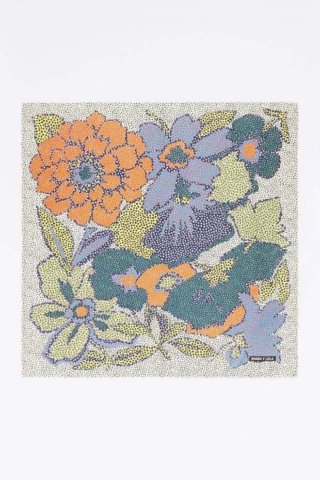 Écharpe, €55, Bimba y Lola.