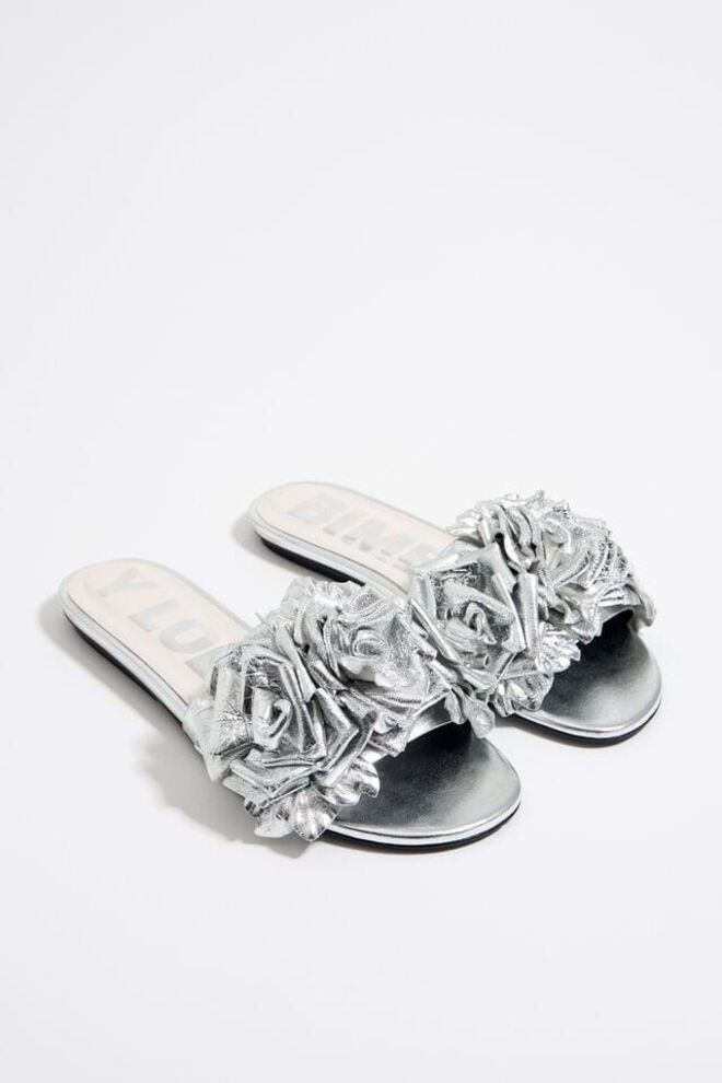  Sandálias, €215, Bimba Y Lola.