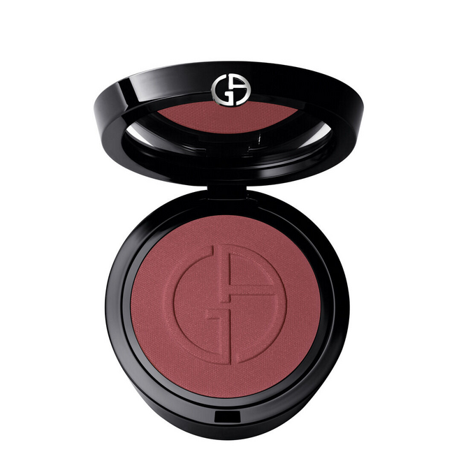 O vencedor do Prémio Herói da Maquilhagem - Pele: Luminous Silk Glow Blush, Giorgio Armani.
