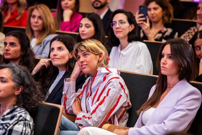 A equipa da agência IF.