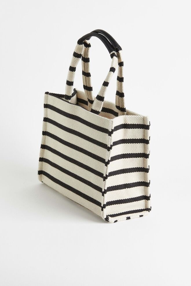 Tote, €35,99, H&M.